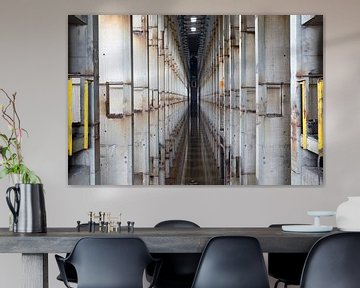 Symmetrie in een verlaten fabriek van Kristof Ven