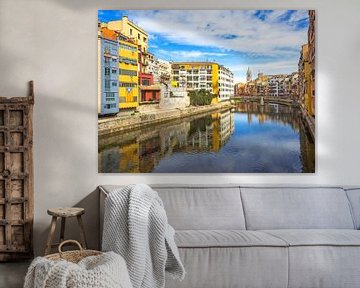 Girona - kleurrijke huizen aan de rivier Onyar van Katrin May