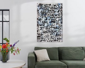 Blaue Farbtupfer auf schwarz-weißem Gewirr mit schwarzen Quadraten von elha-Art
