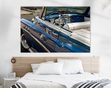 Blauwe vintage cabriolet details met Havana dashboard en stuurwiel van Dieter Walther