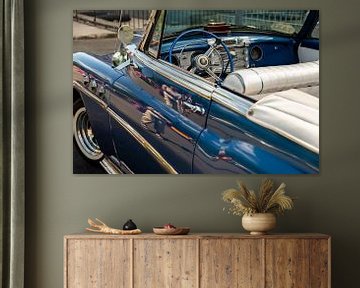 Blauwe vintage cabriolet details met Havana dashboard en stuurwiel van Dieter Walther