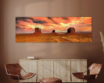Panorama breed landschap Monument Valley in Arizona USA bij zonsondergang van Dieter Walther