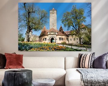 Kasteelpoort aan de kasteeltuin in Rothenburg Ob der Tauber van Animaflora PicsStock