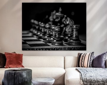 Oude schaakstukken op schaakbord