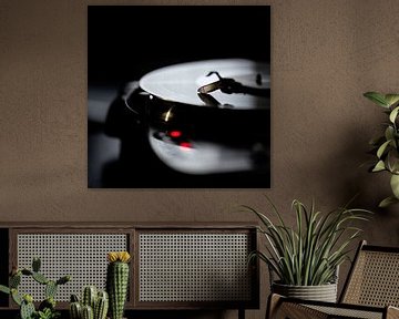 Moderne Platenspeler met vinyl plaat! van Arne Pyferoen