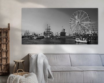 Sail Amsterdam in het Ij (zwart-wit) van Kaj Hendriks