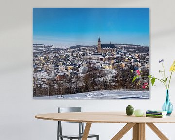 Blick auf die Bergstadt Schneeberg im Winter von Animaflora PicsStock