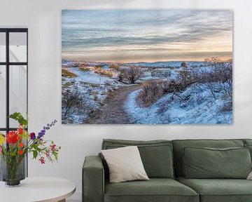 Dunes, neige et lever de soleil à Egmond aan Zee