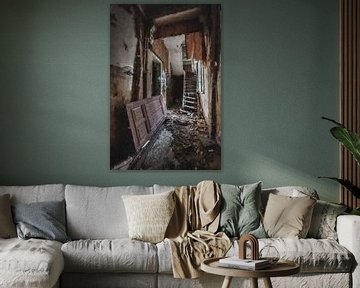 The corridor of an abandoned house by Digitale Schilderijen