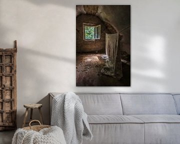 The hanging canvas in an abandoned house by Digitale Schilderijen