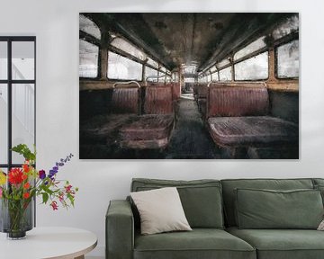Das Innere eines verlassenen Busses von Digitale Schilderijen