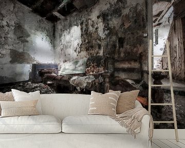 Een oud en verlaten huis in Belgie van Digitale Schilderijen