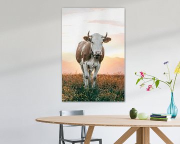 Hübsche Kuh auf der österreichischen Alm - Vertikal von Sophia Eerden