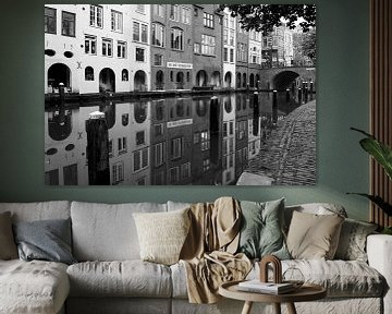 Maartensbrug, de gracht en de witte ballons in Utrecht van Elles Rijsdijk