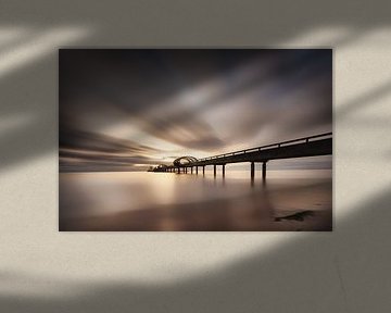 Seebrücke mit tollem Himmel am Strand von Kellenhusen an der Ostsee zum Sonnenaufgang von Voss Fine Art Fotografie