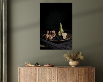 herfst fruit op houten bord|  fine art stilleven fotografie in kleur | print muur kunst van Nicole Colijn