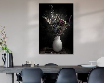 boeket in vaas | fine art stilleven fotografie in kleur | print muur kunst  bouquet in vase | fine a van Nicole Colijn