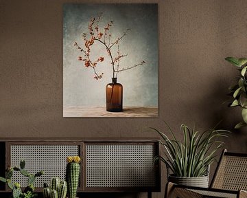 Herbstdekoration Zweig in brauner Vase von Mariska Vereijken