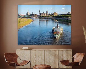 Stoomboot op de Elbe met uitzicht op Dresden van Animaflora PicsStock