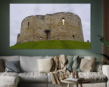 Clifford's Tower / York Castle is een ruïne van een kasteel in de Noord-Engelse stad York. van Babetts Bildergalerie