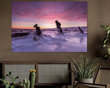 Magischer Sonnenaufgang auf dem zugefrorenen Wattenmeer! von Peter Haastrecht, van