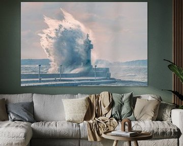 Sturmwelle Leuchtturm Sassnitz auf der Insel Rügen von Mirko Boy