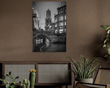 De dom en oude gracht in zwart wit van Elles Rijsdijk