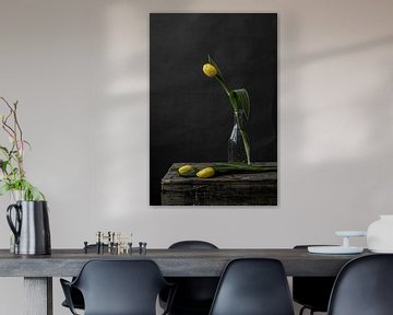 Foto print | Stilleven van  drie gele tulpen | Botanisch | Modern van Jenneke Boeijink