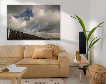 Strandhoofd met wolken von Edwin van Amstel