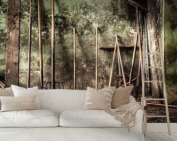 Still life of pitchforks and brooms by Lima Fotografie