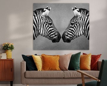 Nahaufnahme von zwei Zebras in Schwarz-Weiß von Marjolein van Middelkoop