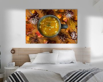 soupe au potiron de table dans une tasse à soupe