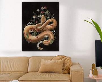 Serpent et fraises sur Natalia Gorst
