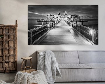Sellin Seebrücke in schwarz-weiß von Henk Meijer Photography