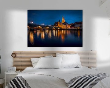 Regensburg Steinernen Brücke am Abend mit Dom und Donau bei Nacht von Thilo Wagner