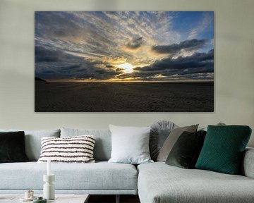 Strand van Texel met zonsondergang van Peter van Weel