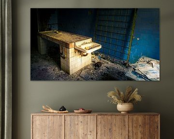 Autopsietafel in het ziekenhuis van de spookstad Prypyat van Robert Ruidl