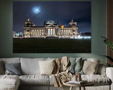 Rijksdaggebouw Berlijn bij nacht met maanlicht van Frank Herrmann