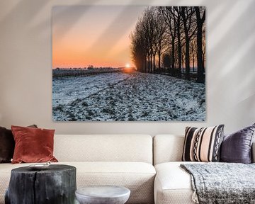 Zonsopgang in de besneeuwde polders in Zeeland van Cynthia Bil