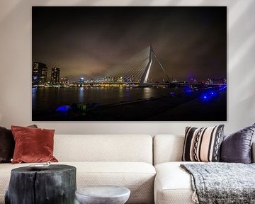 Photo de nuit du pont Erasmus à Rotterdam sur Wim Brauns