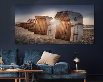 Strandstoelen in het zonlicht op het strand aan de Oostzee van Voss Fine Art Fotografie