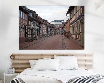 De Niedergasse in Stolberg/Harz met uitzicht op het kasteel van t.ART