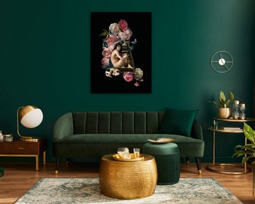 Venus met bloemen en slapende hond op trap van Floral Abstractions