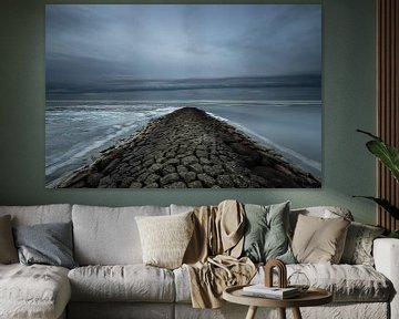 Golfbreker en een donderwolk op het Ijsselmeer! van Peter Haastrecht, van