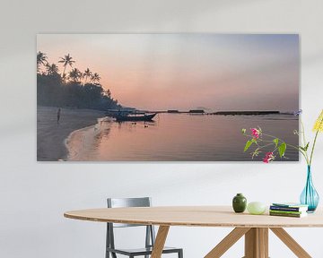 Panorama eines Sonnenaufgangs an der Küste von Candidasa, Bali, Indonesien von Marc Venema