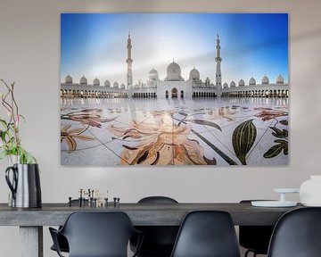 Schönheit von Symmetrie in Grand Moschee in Abu Dhabi von Dieter Meyrl