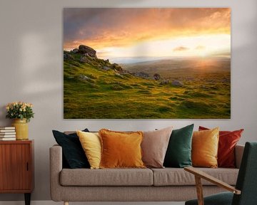 Zonsondergang over Engels landschap Dartmoor van Dennis Mulder
