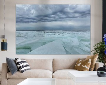 Kruiend ijs onder mooie wolken lucht van Karla Leeftink
