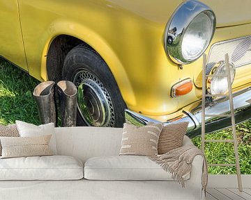 gele Trabant 601 oldtimer uit Oost-Duitsland van Animaflora PicsStock