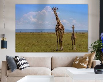 Masai-giraffe met kind van Peter Michel